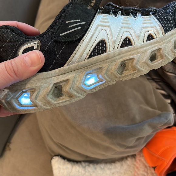 Used boys light up Skechers - Picture 2 of 5